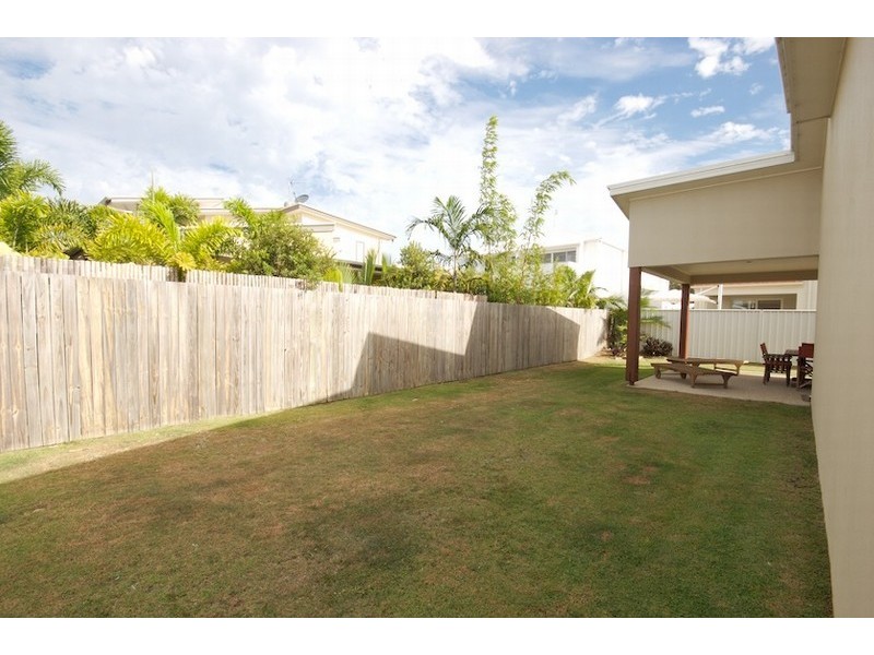 4 Capri Court, Kawana Island QLD 4575