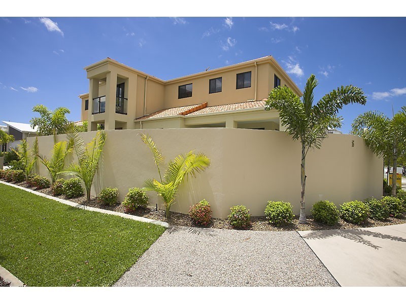 16 Tarawa Street, Kawana Island QLD 4575