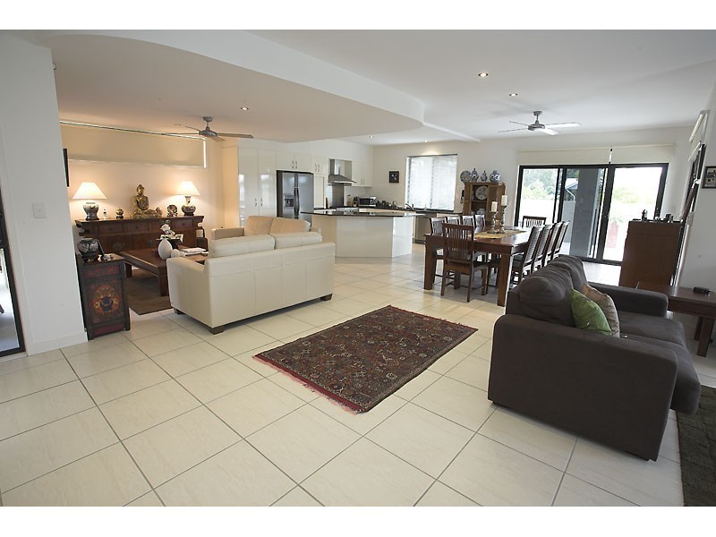 16 Tarawa Street, Kawana Island QLD 4575