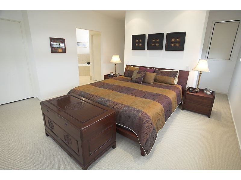 16 Tarawa Street, Kawana Island QLD 4575