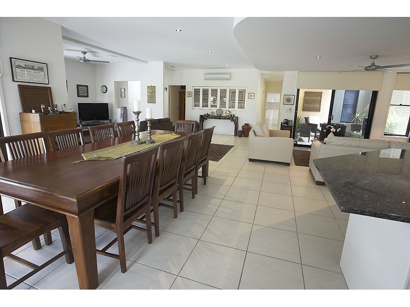 16 Tarawa Street, Kawana Island QLD 4575