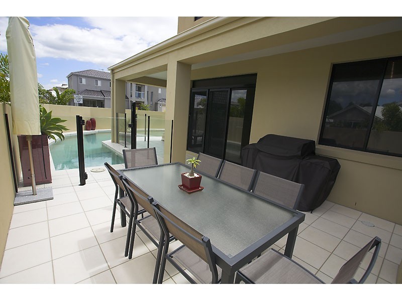 16 Tarawa Street, Kawana Island QLD 4575