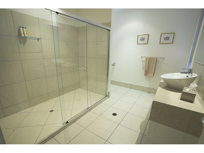 16 Tarawa Street, Kawana Island QLD 4575