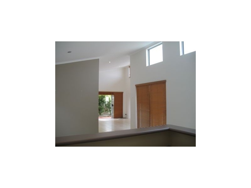 13 Martinique Ct, Kawana Island QLD 4575