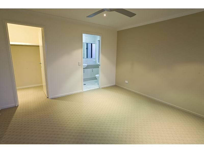 1/126 Grand Parade, Kawana Island QLD 4575