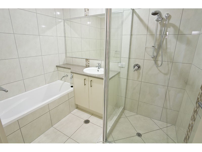 1/126 Grand Parade, Kawana Island QLD 4575