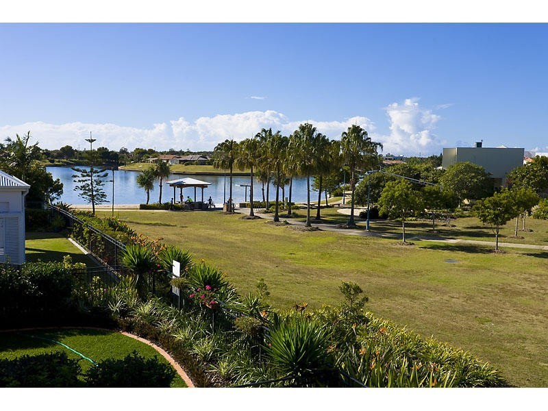 12 Maldives Place, Kawana Island QLD 4575