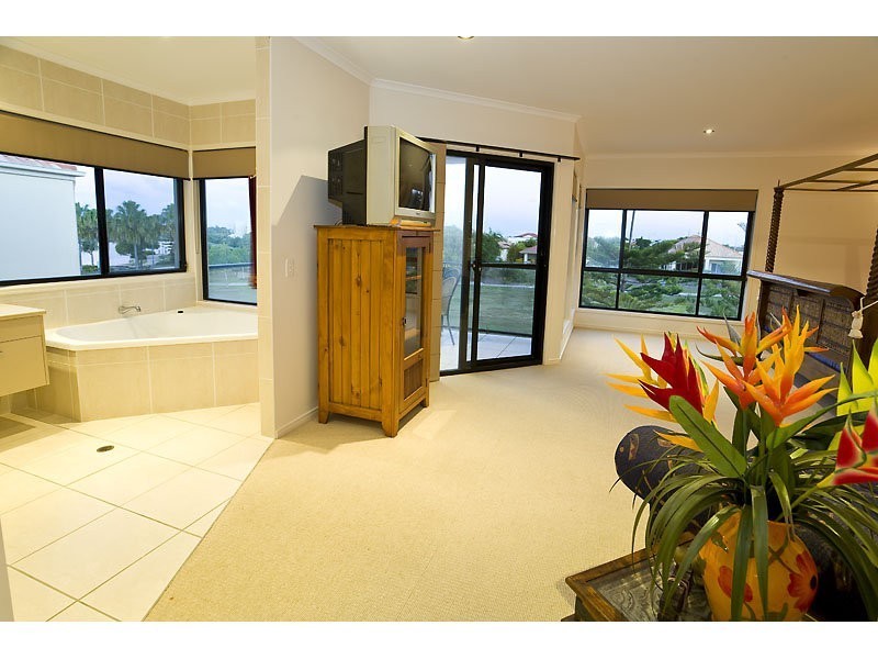 12 Maldives Place, Kawana Island QLD 4575