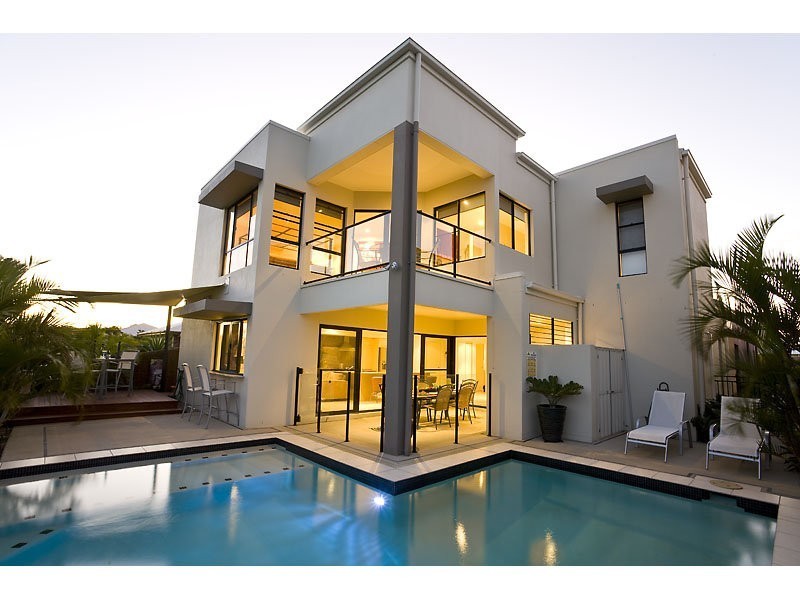 12 Maldives Place, Kawana Island QLD 4575