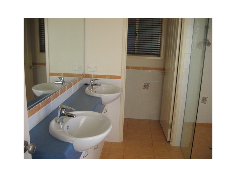 3 Majorca Place, Kawana Island QLD 4575