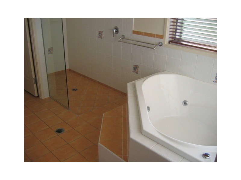 3 Majorca Place, Kawana Island QLD 4575