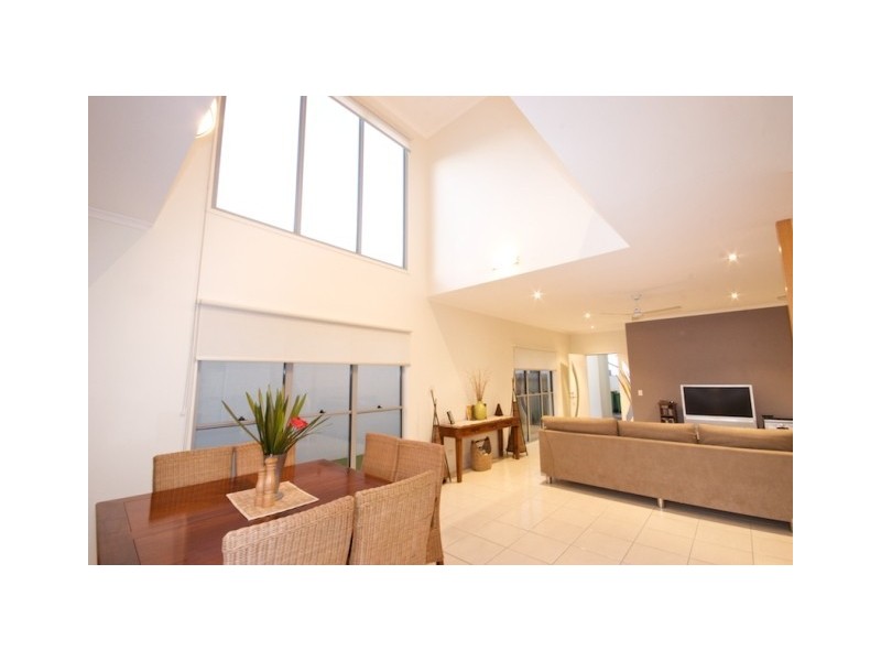 10 Zante Lane, Kawana Island QLD 4575