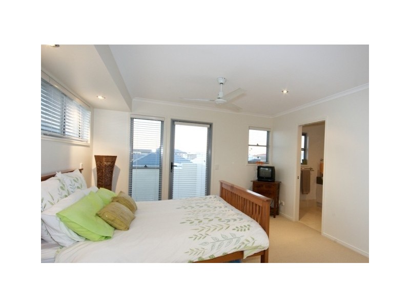 10 Zante Lane, Kawana Island QLD 4575