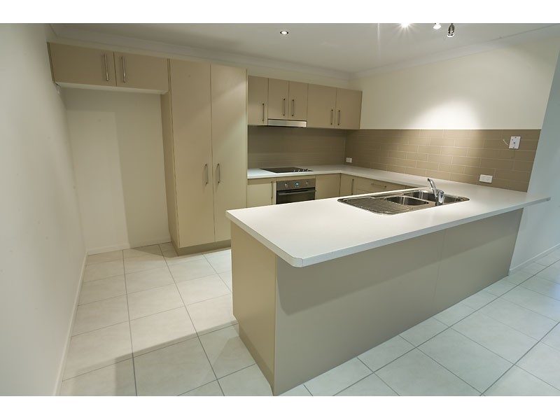 1/126 Grand Parade, Kawana Island QLD 4575