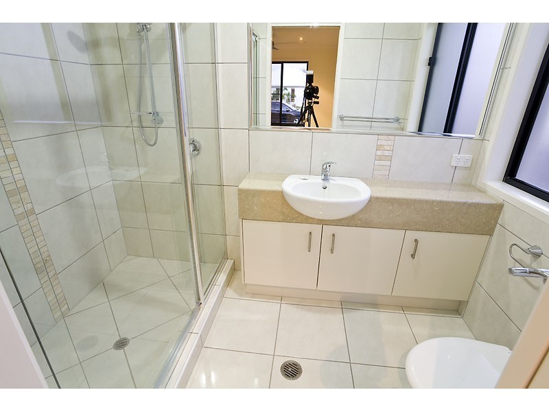 1/126 Grand Parade, Kawana Island QLD 4575