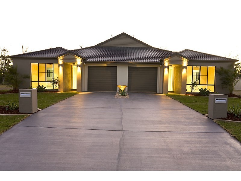 2/126 Grand Parade, Kawana Island QLD 4575