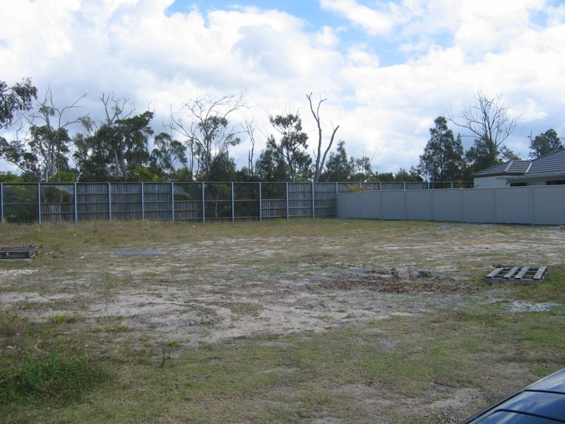 122 Grand Parade, Kawana Island QLD 4575