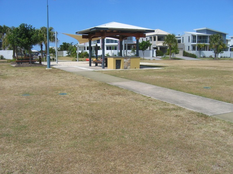 122 Grand Parade, Kawana Island QLD 4575