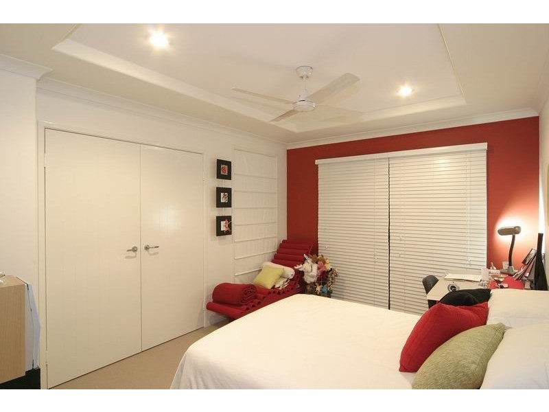 20 Dominica Place, Kawana Island QLD 4575