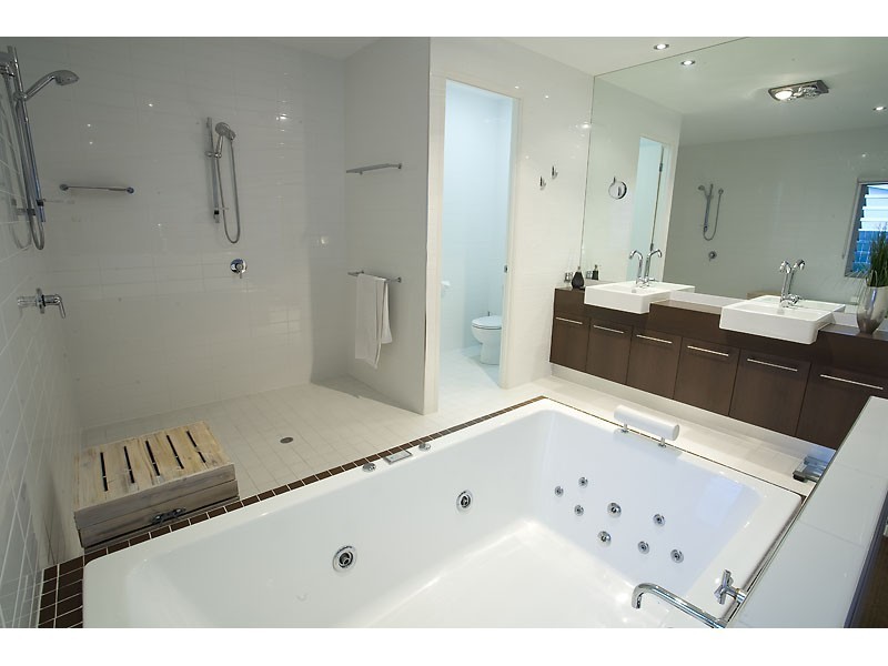 9 Cocos Court, Kawana Island QLD 4575