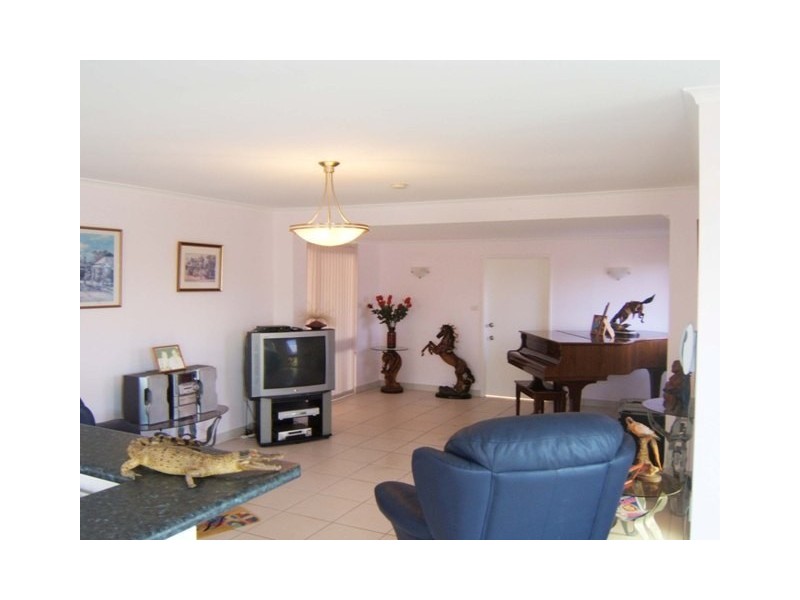 165 Nicklin Way, Warana QLD 4575