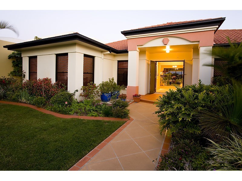 24 Bahamas Circuit, Kawana Island QLD 4575