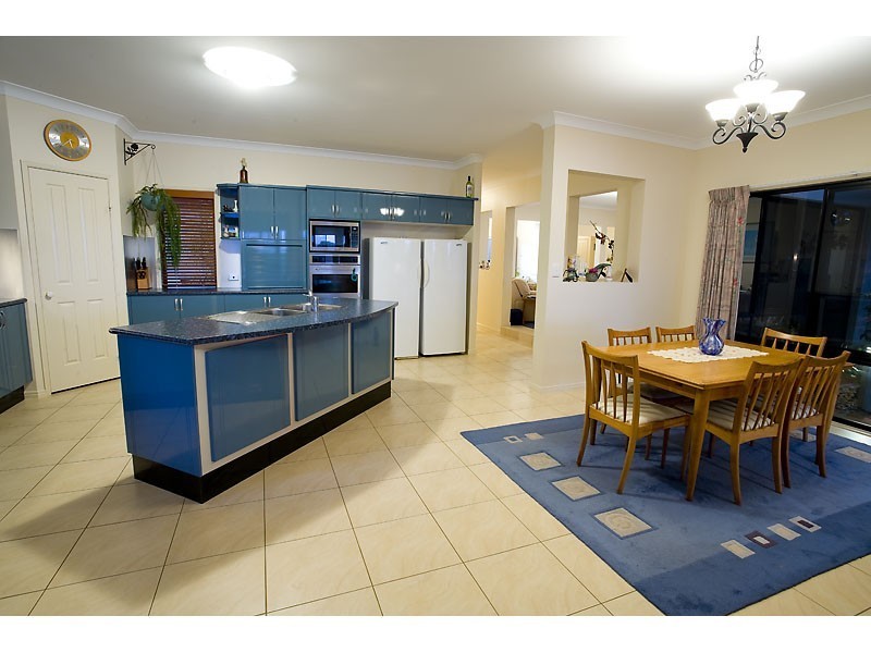 24 Bahamas Circuit, Kawana Island QLD 4575