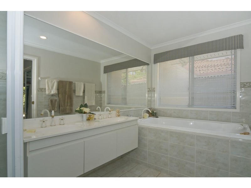 33 Pacific View Drive, Tinbeerwah QLD 4563