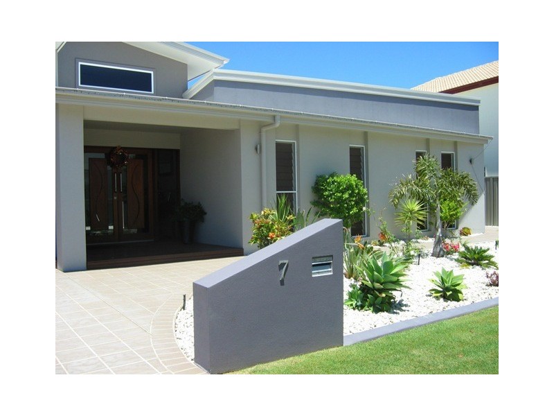 7 Barbuda Circuit, Kawana Island QLD 4575