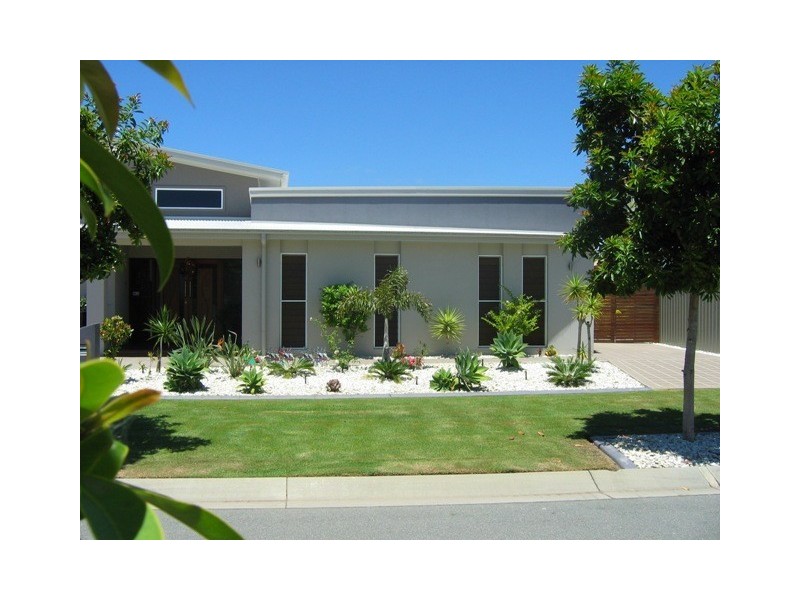 7 Barbuda Circuit, Kawana Island QLD 4575