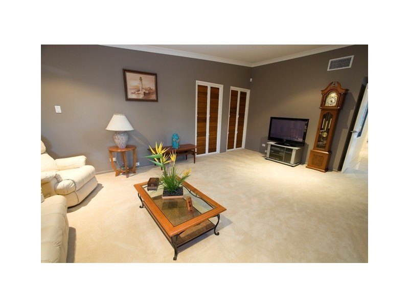 7 Barbuda Circuit, Kawana Island QLD 4575