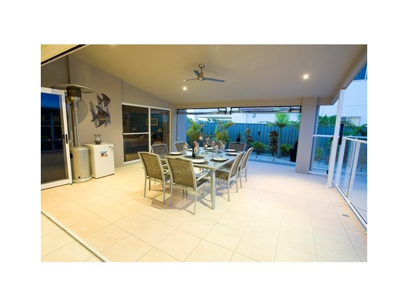 7 Barbuda Circuit, Kawana Island QLD 4575