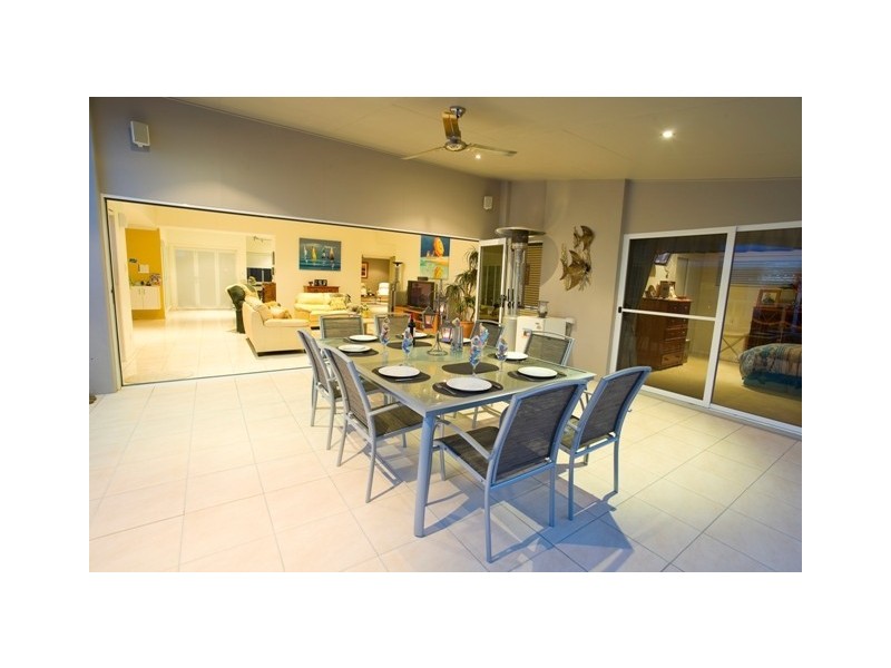 7 Barbuda Circuit, Kawana Island QLD 4575