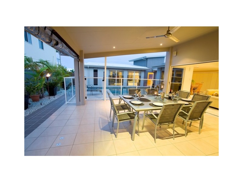 7 Barbuda Circuit, Kawana Island QLD 4575