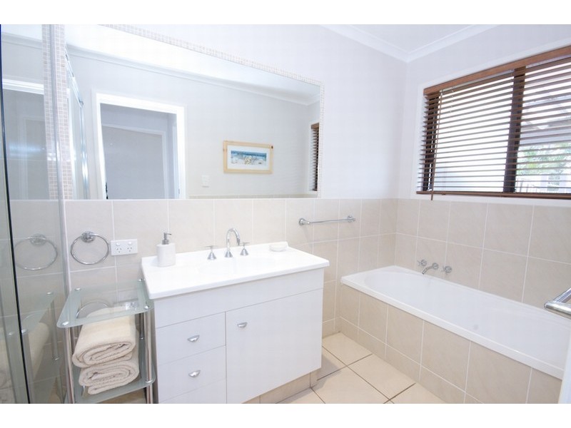 Warana QLD 4575