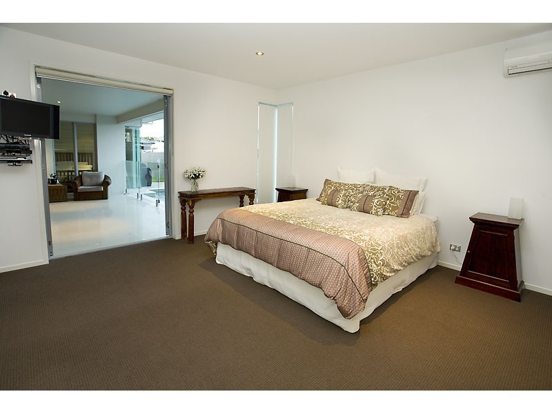9 Cocos Court, Kawana Island QLD 4575