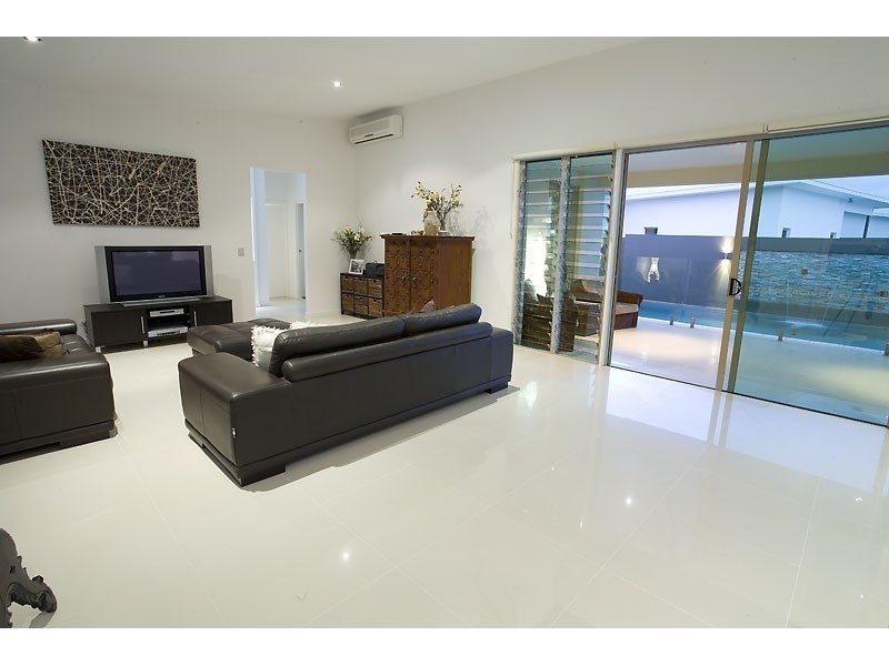 9 Cocos Court, Kawana Island QLD 4575