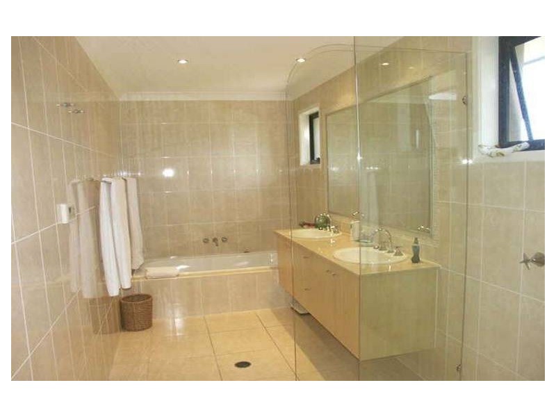 17 Treasure Cove, Noosa Waters QLD 4566