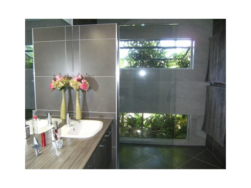 9 Magnetic Street, Kawana Island QLD 4575