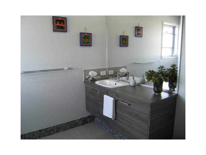 9 Magnetic Street, Kawana Island QLD 4575
