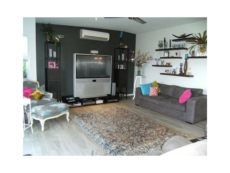 9 Magnetic Street, Kawana Island QLD 4575
