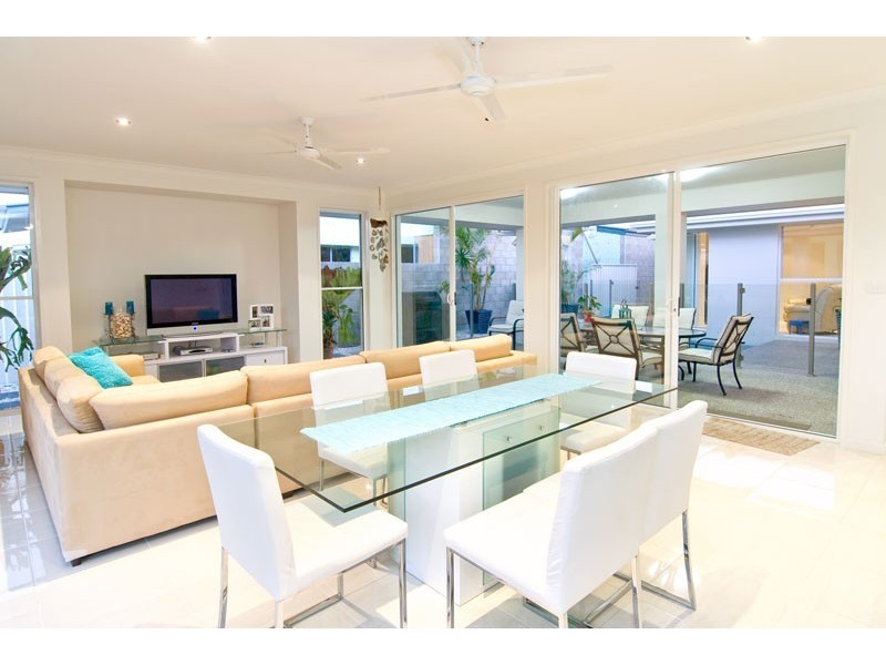 3 Panama Court, Kawana Island QLD 4575