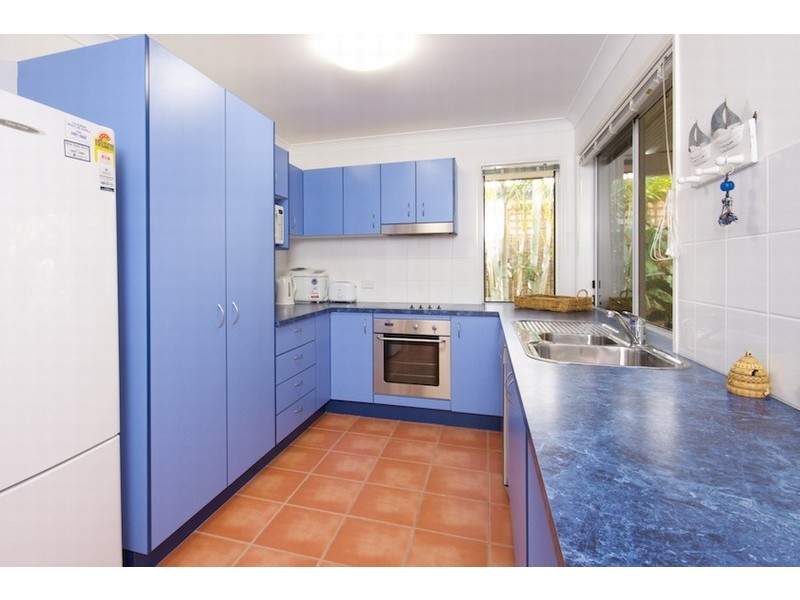 2 Bonaire Court, Kawana Island QLD 4575