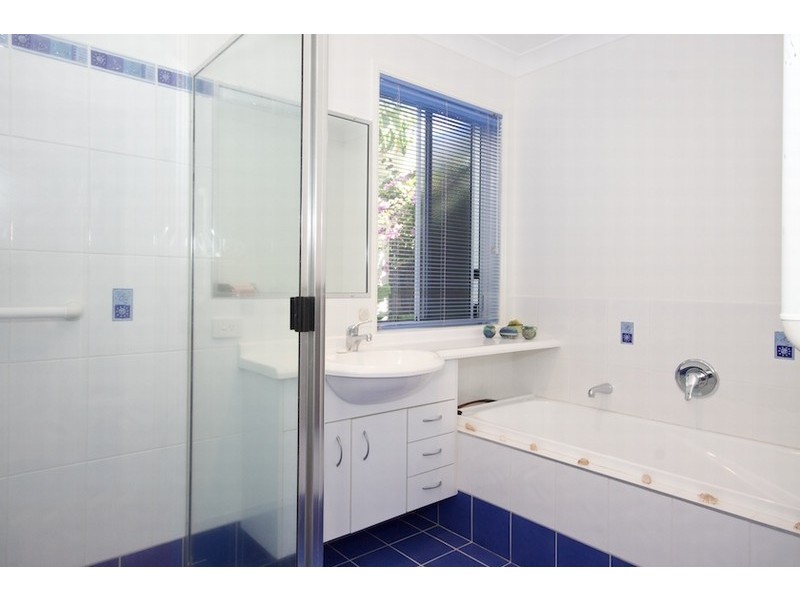 2 Bonaire Court, Kawana Island QLD 4575