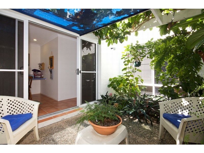 2 Bonaire Court, Kawana Island QLD 4575