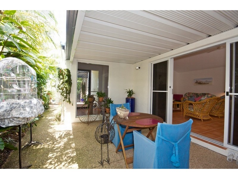 2 Bonaire Court, Kawana Island QLD 4575