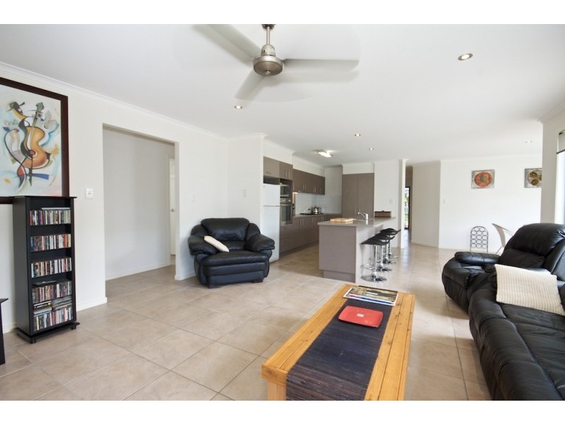 7 Jersey Place, Kawana Island QLD 4575