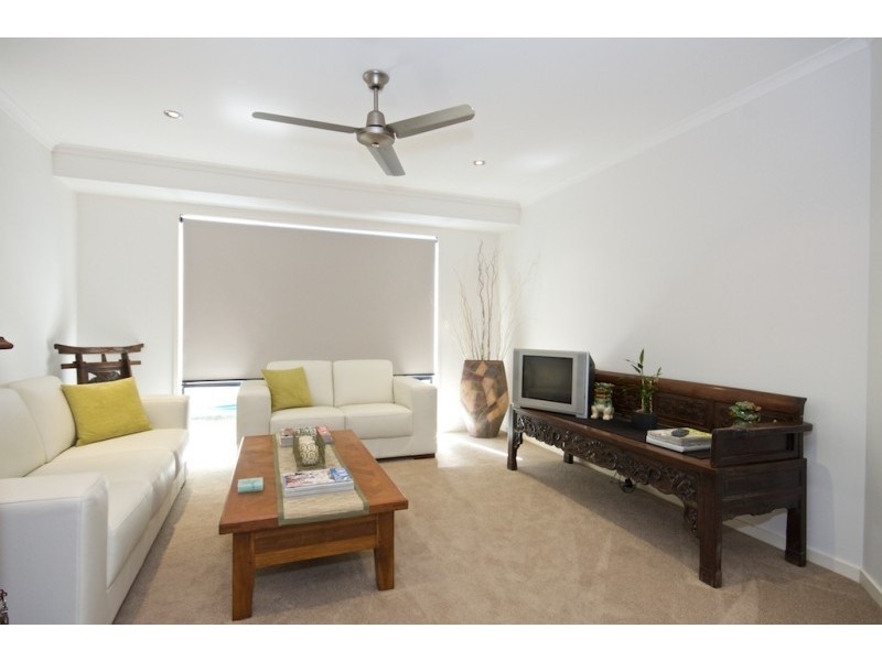 7 Jersey Place, Kawana Island QLD 4575