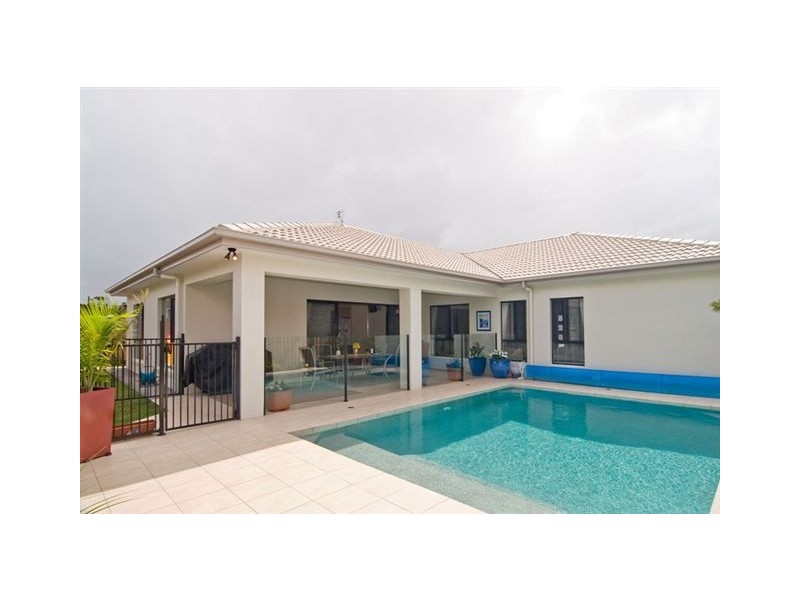 118 Grand Parade, Kawana Island QLD 4575