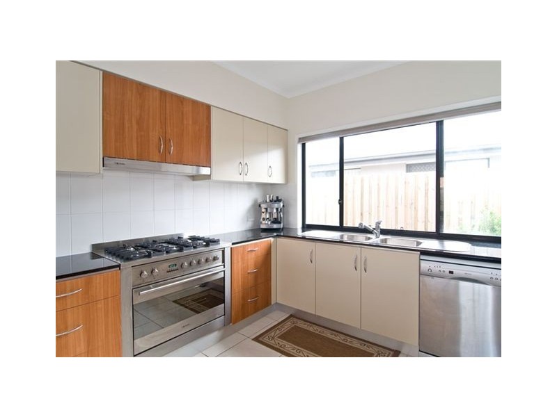 118 Grand Parade, Kawana Island QLD 4575